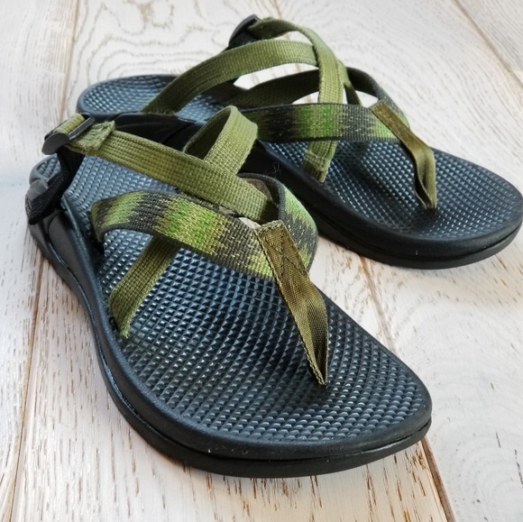 chaco hipthong sandals